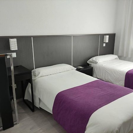Hostal Dona Isabel Majadahonda Εξωτερικό φωτογραφία