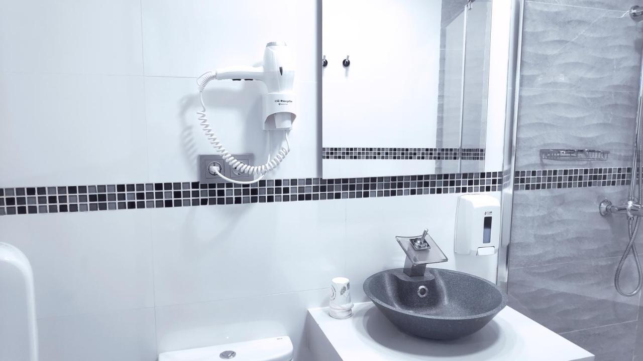 Hostal Dona Isabel Majadahonda Εξωτερικό φωτογραφία