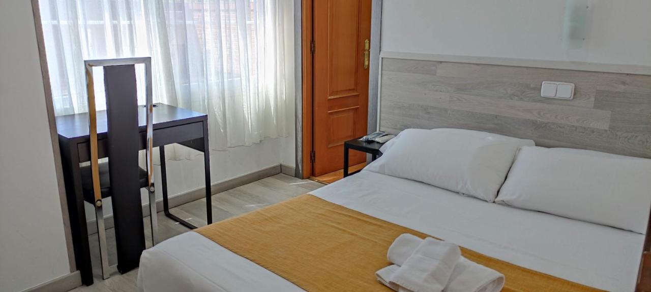 Hostal Dona Isabel Majadahonda Εξωτερικό φωτογραφία
