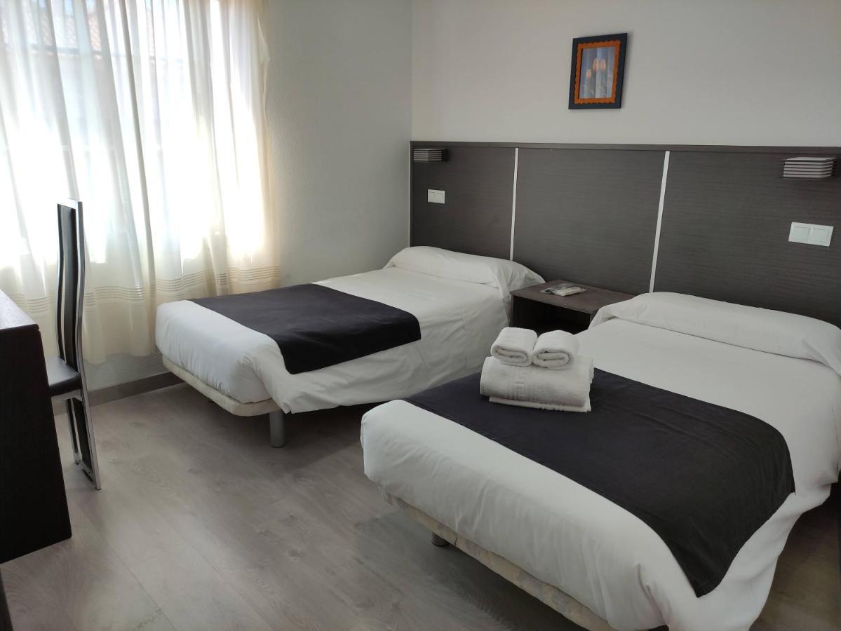 Hostal Dona Isabel Majadahonda Εξωτερικό φωτογραφία