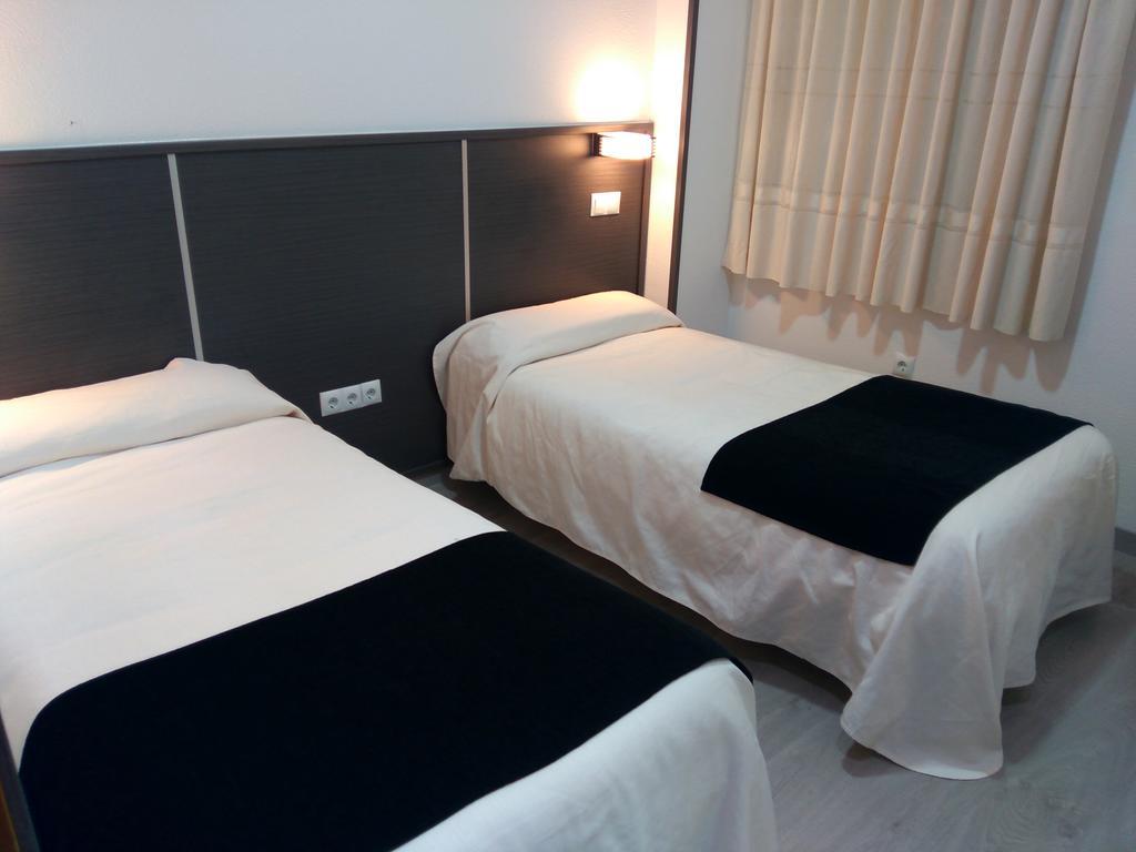 Hostal Dona Isabel Majadahonda Εξωτερικό φωτογραφία