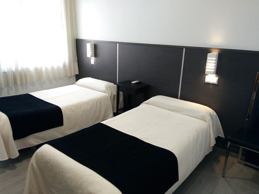 Hostal Dona Isabel Majadahonda Εξωτερικό φωτογραφία